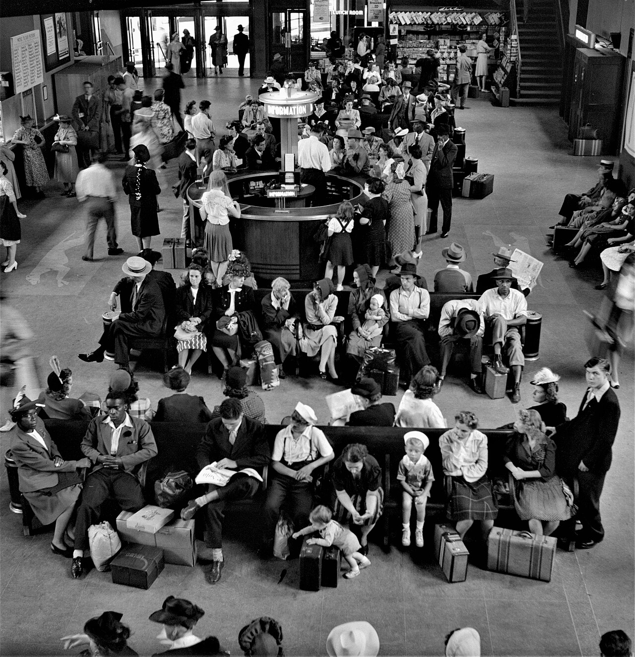Esther Bubley, waiting room at Greyhound bus terminal, Pittsburgh, September 1943