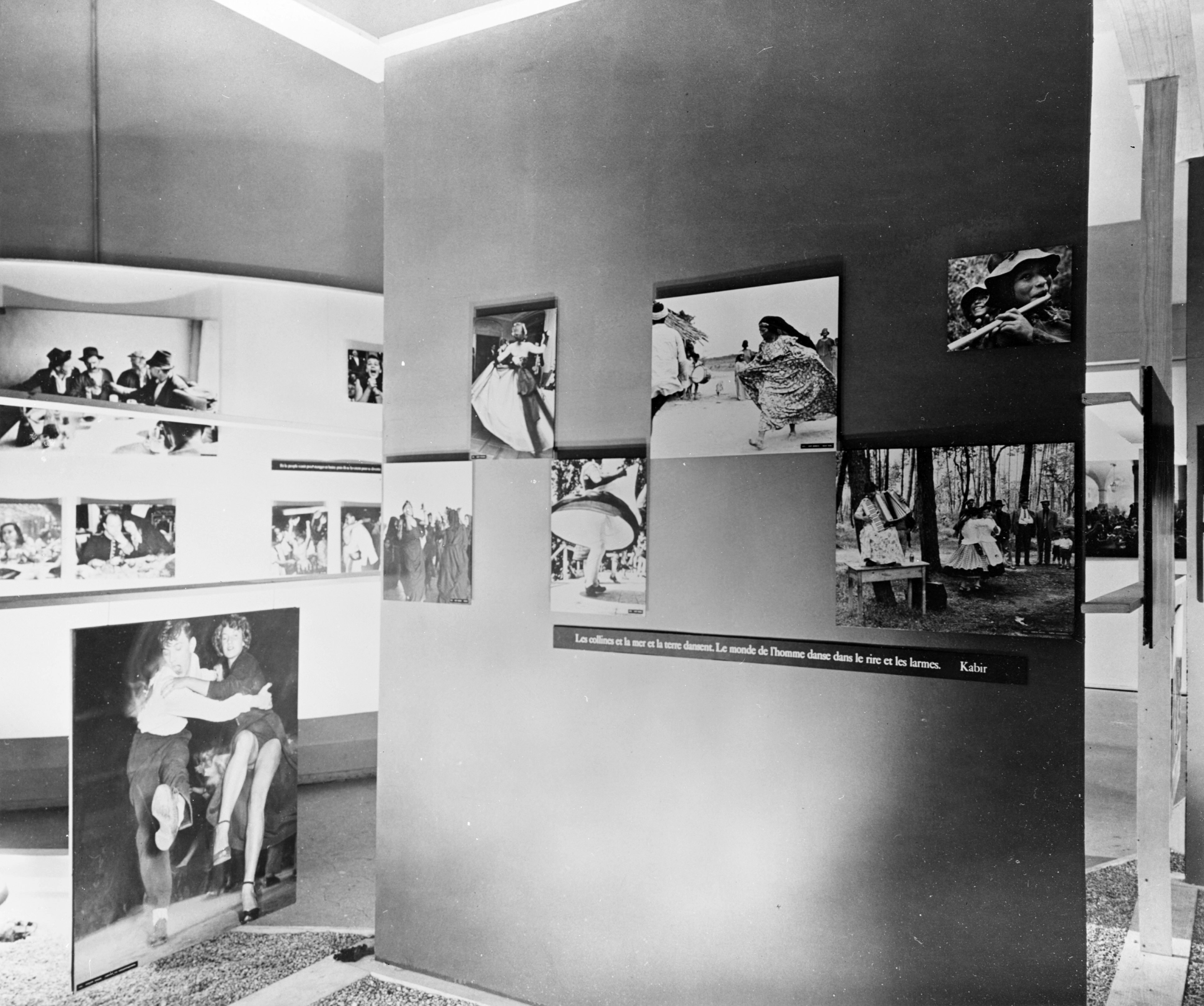 Family of Man tour exhibit, Lay-out (DPLA adcdd414)