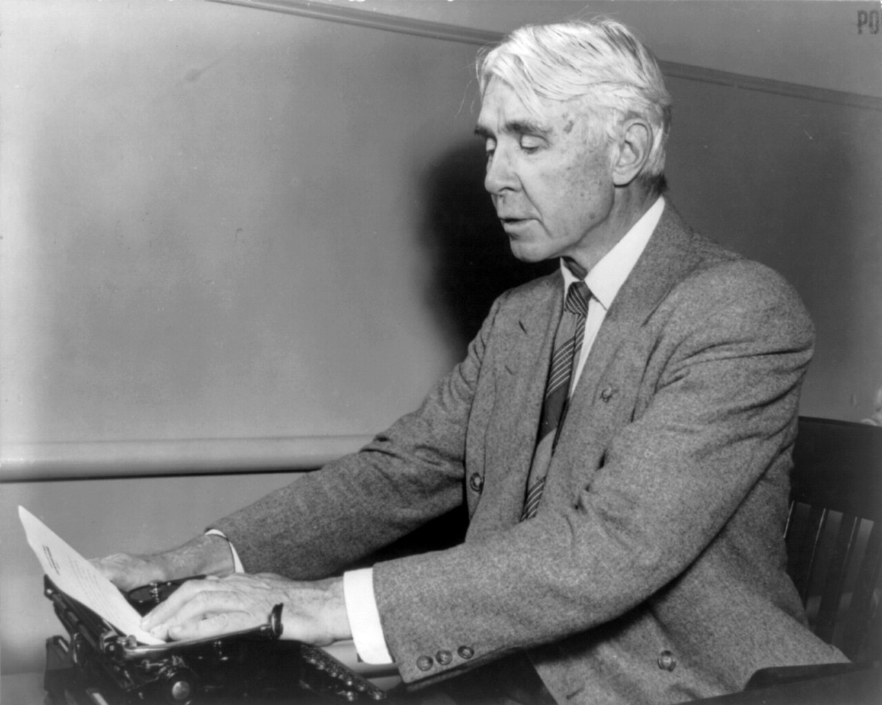 Carl Sandburg, LOC Office of Emergency Management portrait, 1941